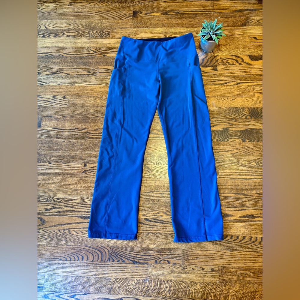 Women’s Blue Tuff Athletics Flared Leggings. Size: Large.